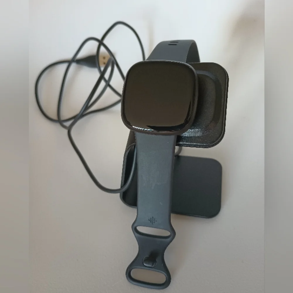 fitbit black minimalist